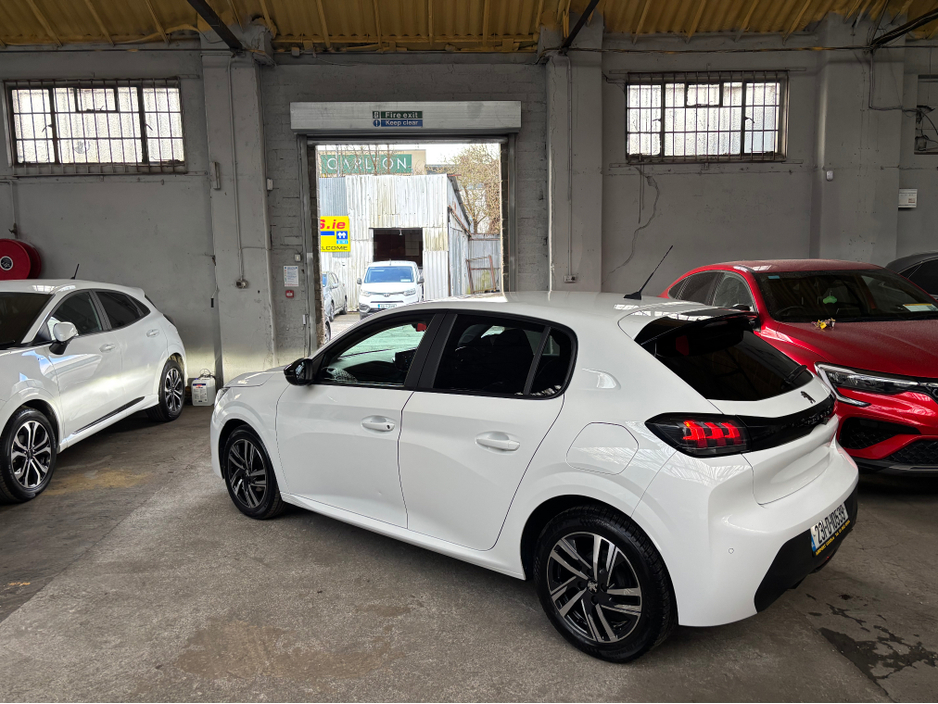 2023 Peugeot 208 - image 16