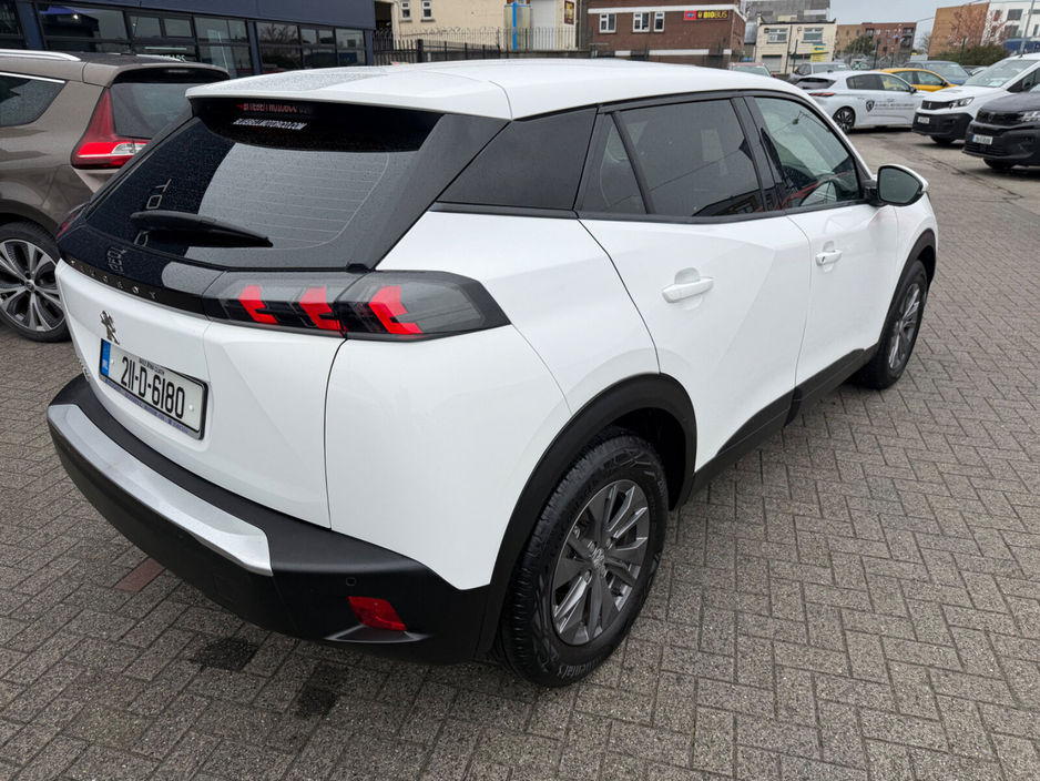 2021 Peugeot 2008 - image 4