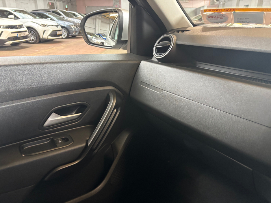 2023 Dacia Duster - image 13