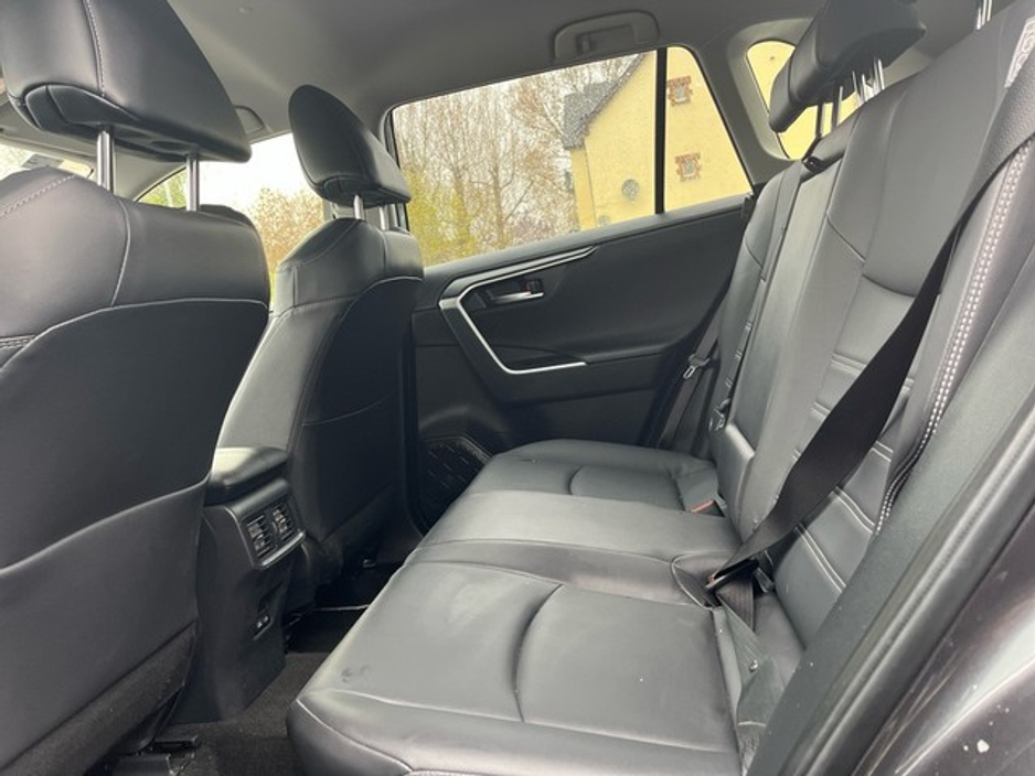 2025 Toyota Rav4 - image 7