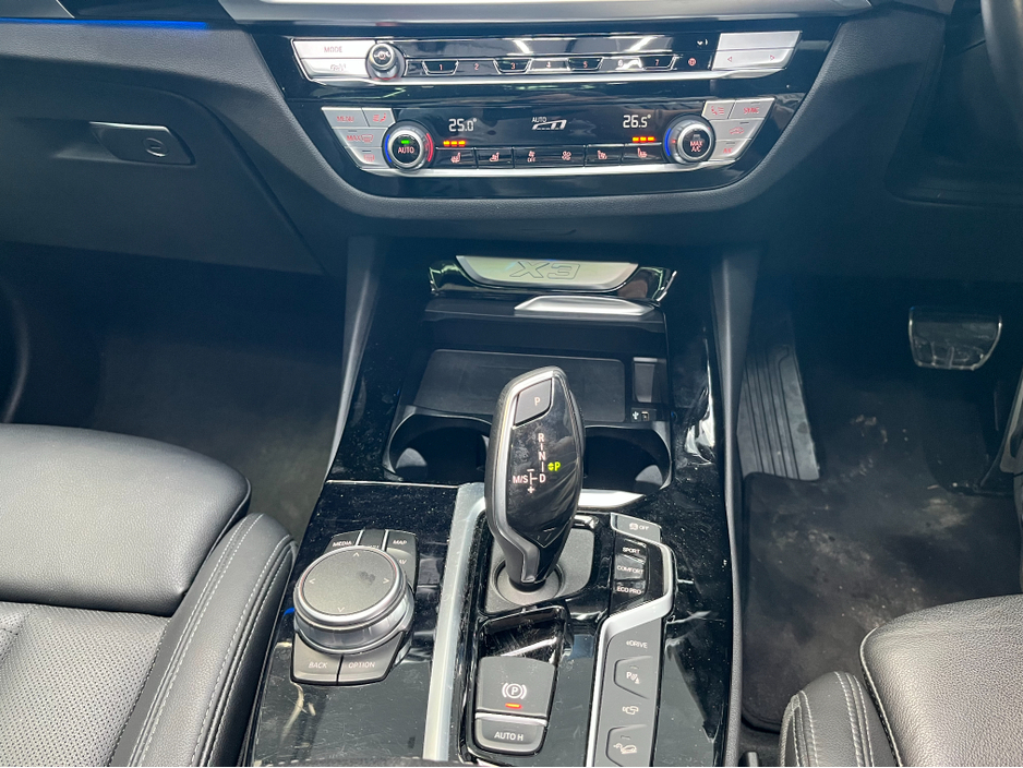 2020 BMW X3 2020 BMW X5XDRIVE 30E M-SPORT EDITION JOY 2.0 AUTOMATIC / CRUISE CONTROL / 360° PARKING CAMERA / ELECTRIC MEMORY HEATED FRONT & REAR SEATS / PANORAMIC SUNROOF / PADDLE SHIFTERS / APPLE CARPLAY