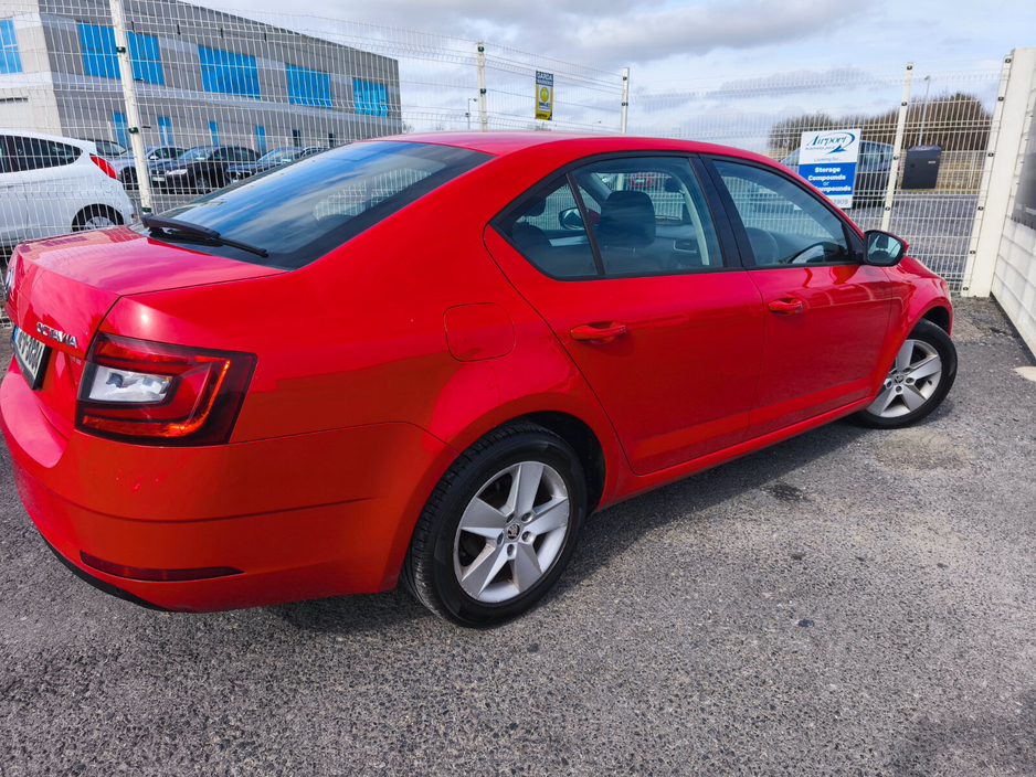 2018 Skoda Octavia - image 9