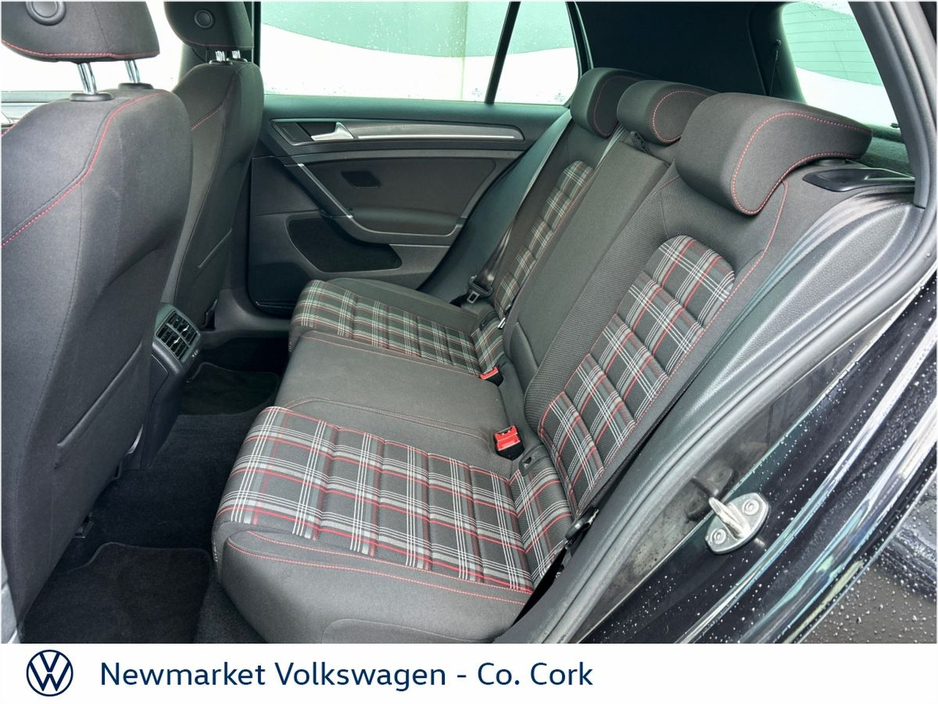 2020 Volkswagen Golf - image 26