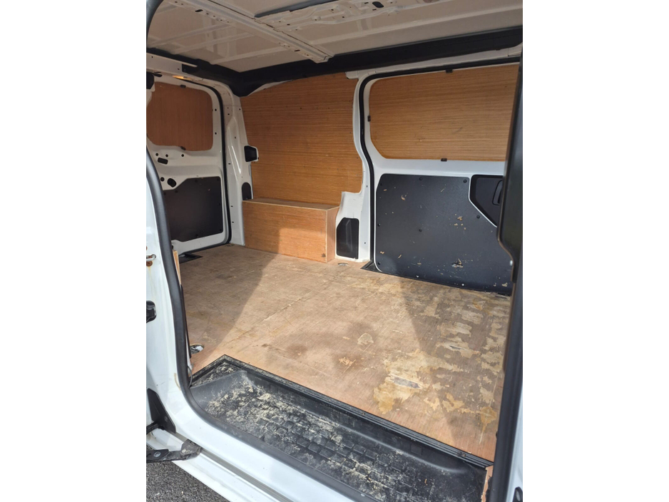 2022 Opel Vivaro - image 16