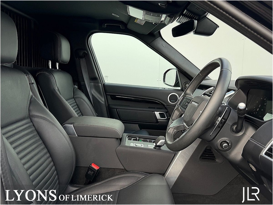 2025 Land Rover Discovery - image 3