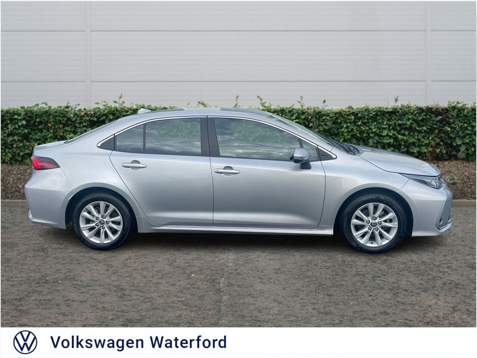 2023 Toyota Corolla 1.8 Hybrid Luna Saloon €22,475