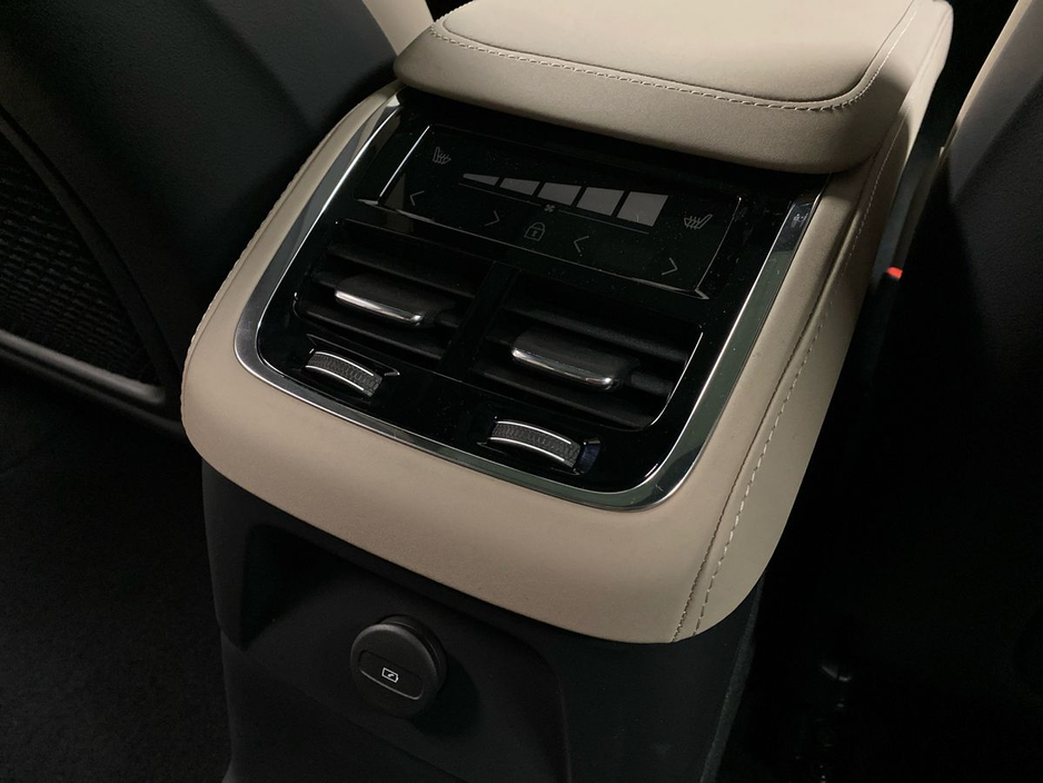 2026 Volvo XC90 - image 18