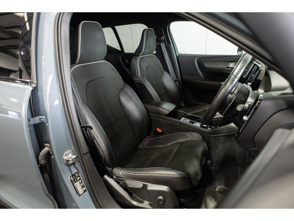 2020 Volvo XC40 - image 10