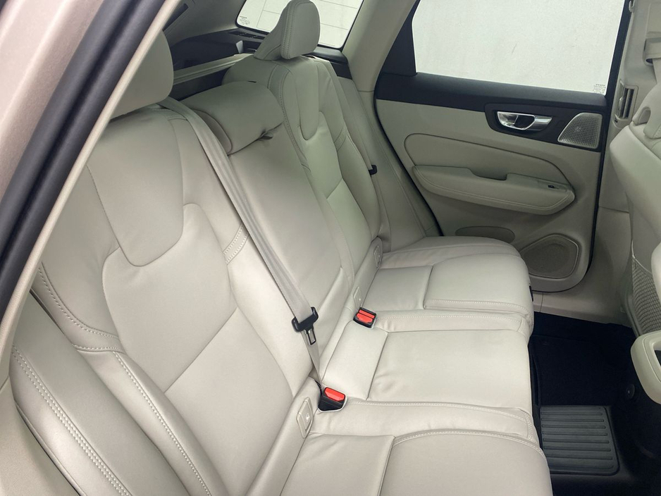 2026 Volvo XC60 - image 14
