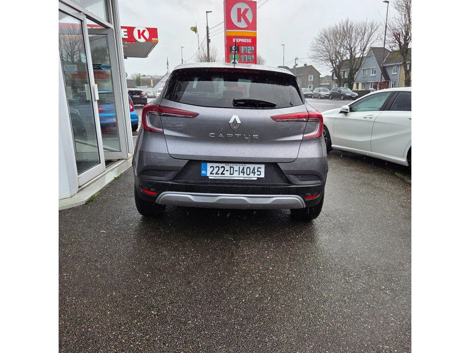 2022 Renault Captur 1.0 TCe 90 DFull Iconic €19,999