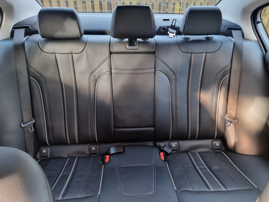 2018 BMW 5 Series - image 6