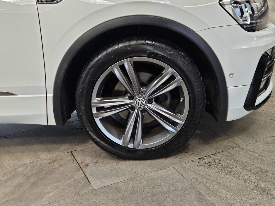2017 Volkswagen Tiguan - image 8