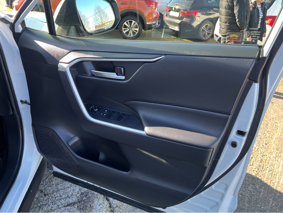 2020 Toyota Rav4 - image 12