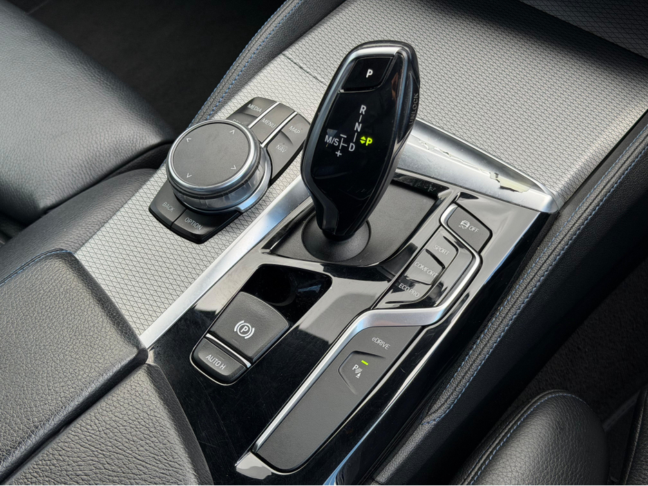 2018 BMW 5 Series - image 26