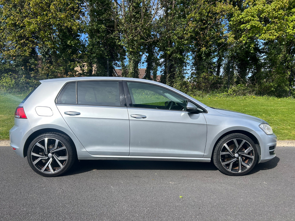 2013 Volkswagen Golf - image 3