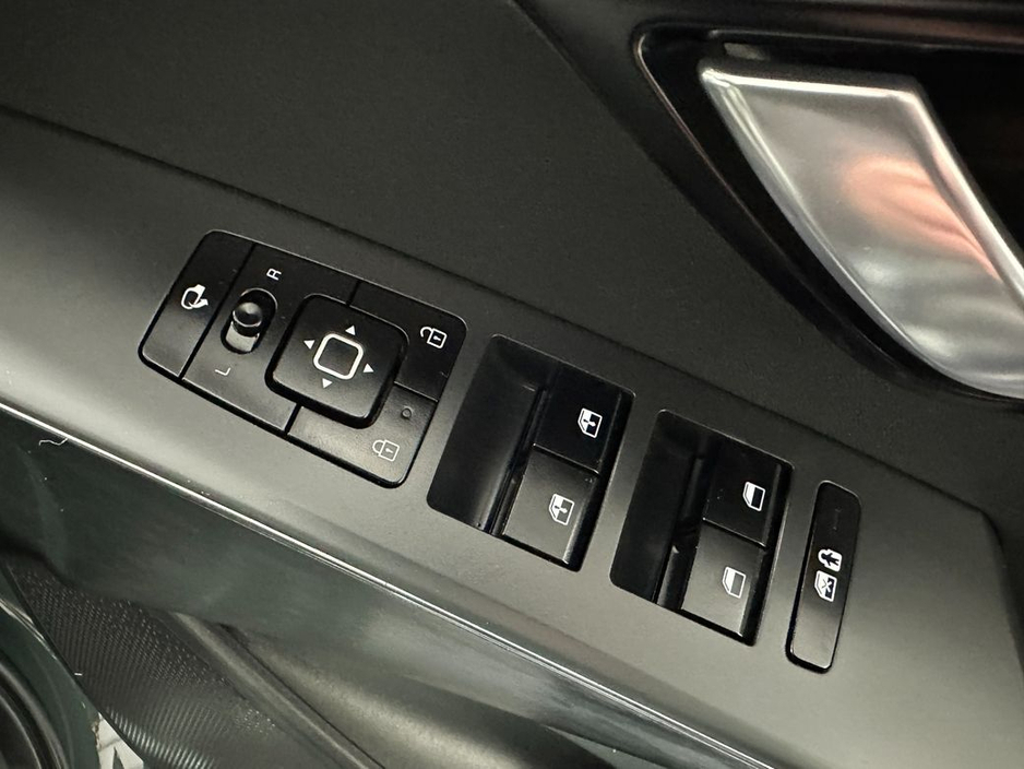 2023 Kia Niro - image 20