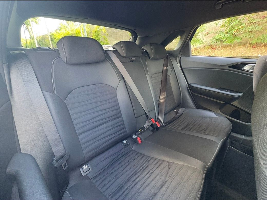 2022 Kia Ceed - image 11