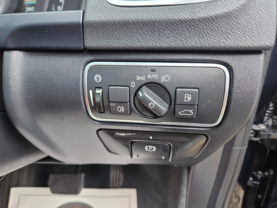 2016 Volvo V60 - image 32