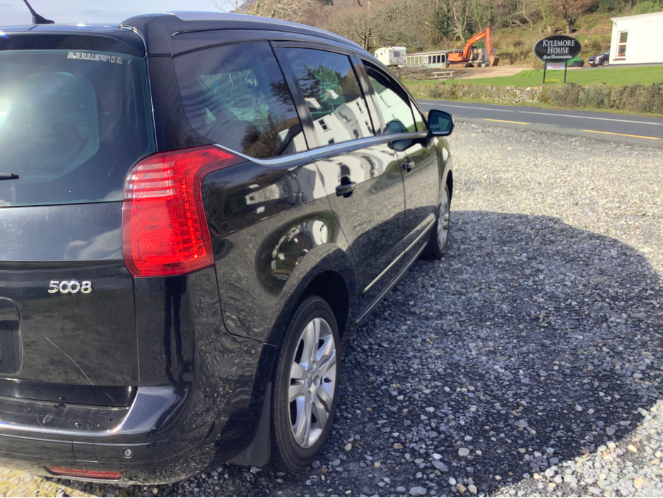 2010 Peugeot 5008 - image 12