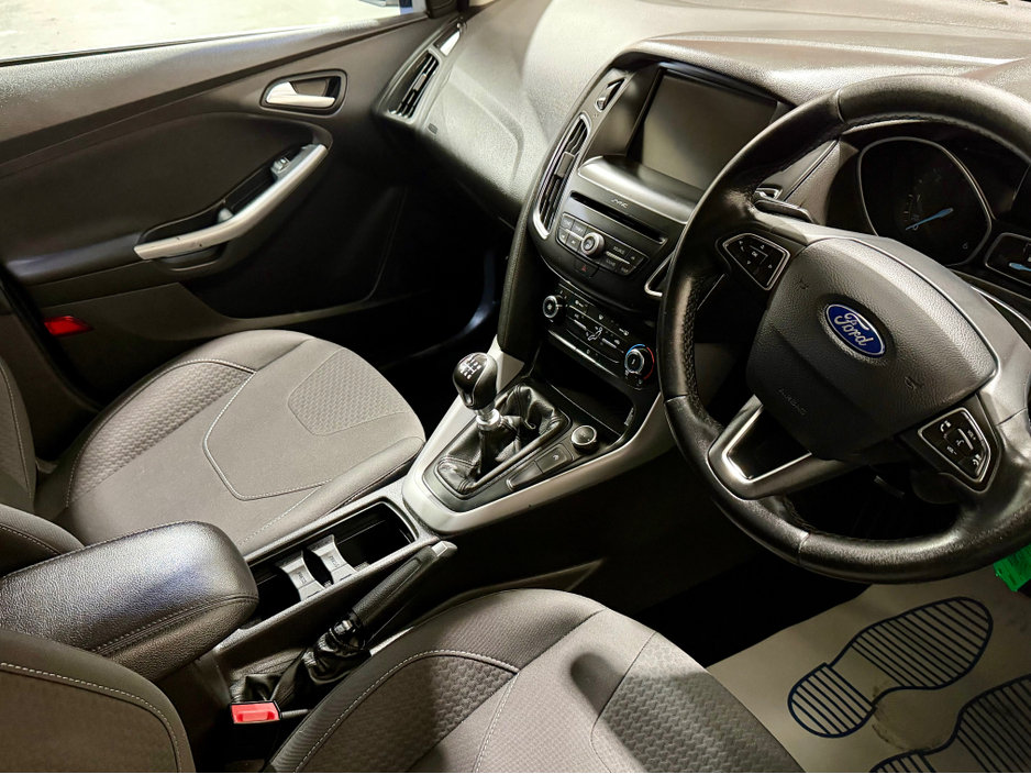 2016 Ford Focus - image 19