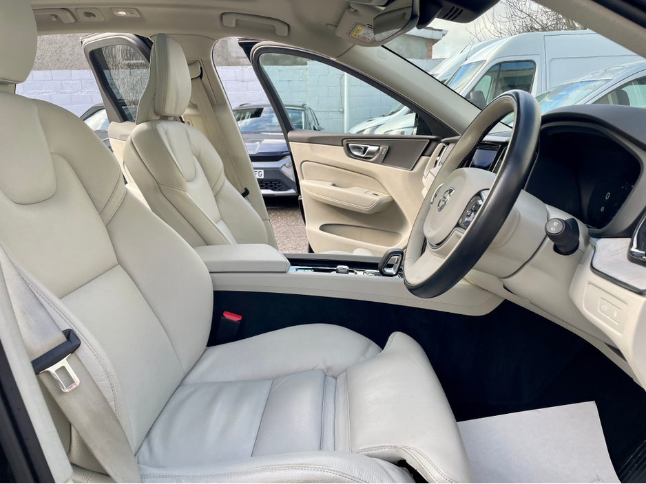 2023 Volvo XC60 T6 RECHARGE PHEV PLUS DARK AWD AUTO 5DR €39,995