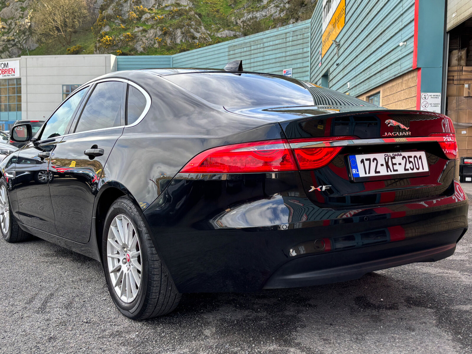 2017 Jaguar XF - image 17