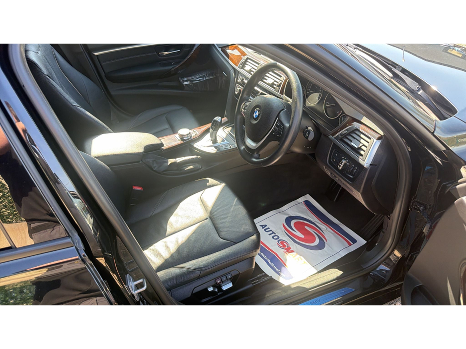 2018 BMW 3 Series - image 8