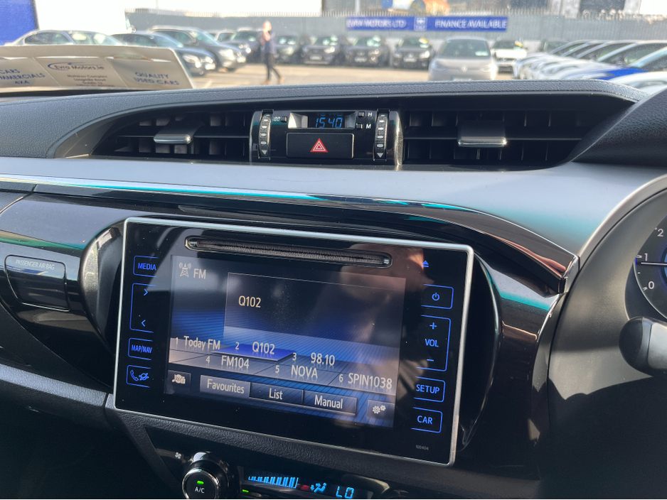 2017 Toyota Hilux - image 19