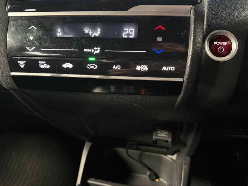 2015 Honda Jazz - image 15