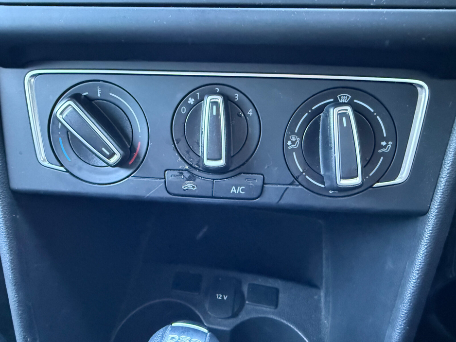 2015 Volkswagen Polo - image 15