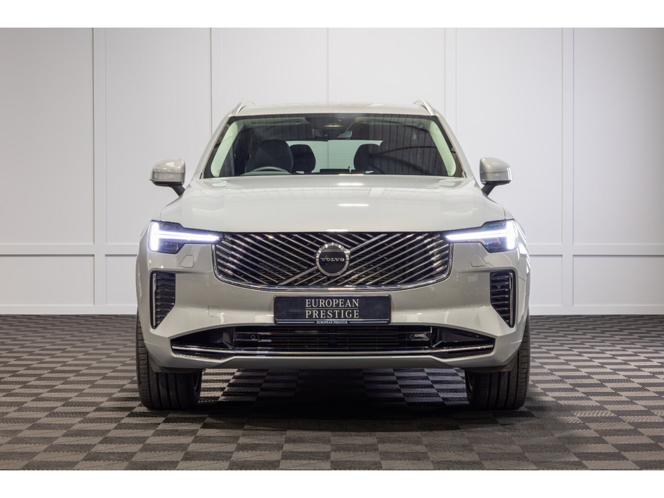 2025 Volvo XC90 - image 2