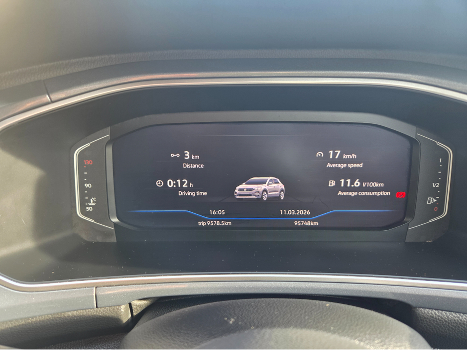 2023 Volkswagen T-Roc - image 14