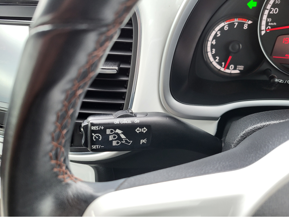 2014 Volkswagen Beetle - image 24