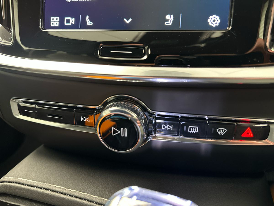 2026 Volvo V60 - image 18