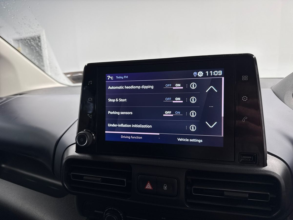 2023 Peugeot Rifter - image 20