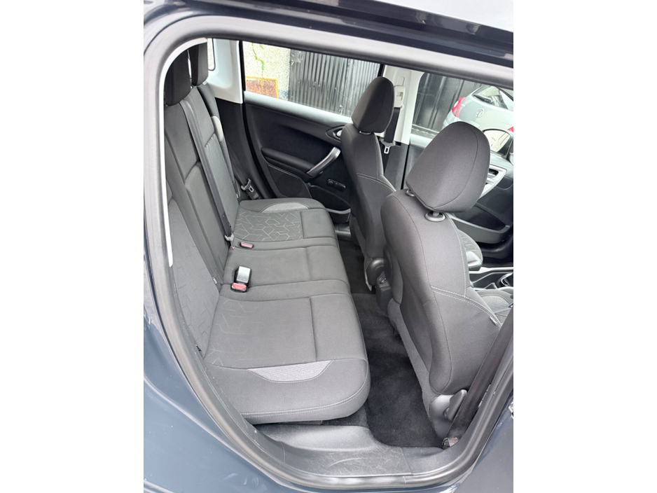 2017 Peugeot 2008 - image 18