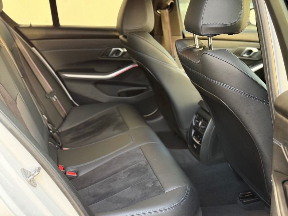 2024 BMW 3 Series - image 11