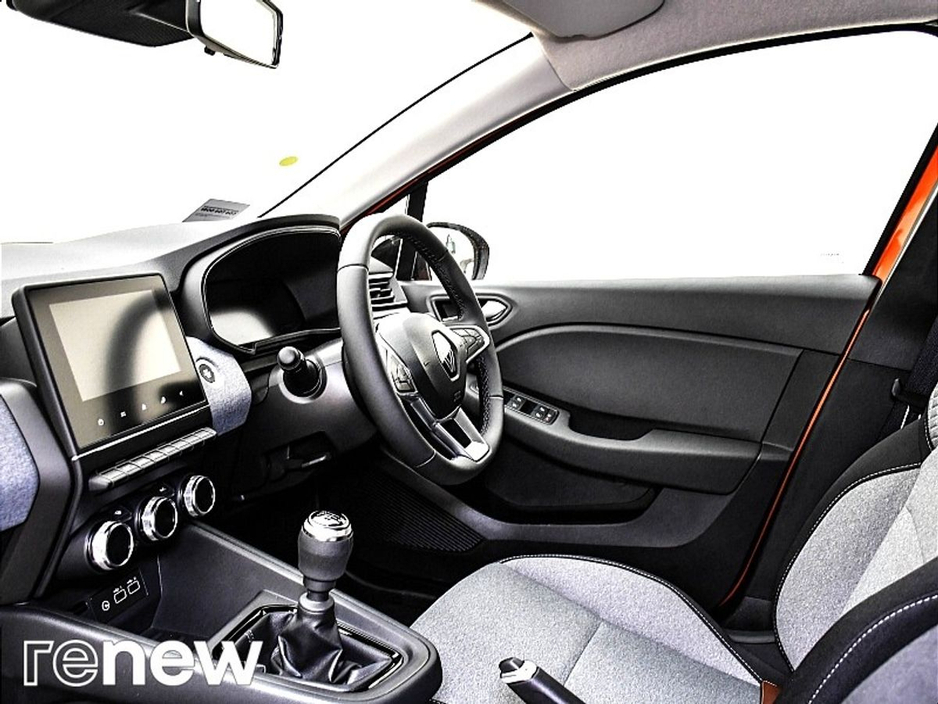 2025 Renault Clio - image 5