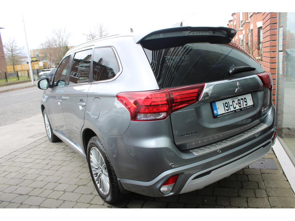 2019 Mitsubishi Outlander - image 5