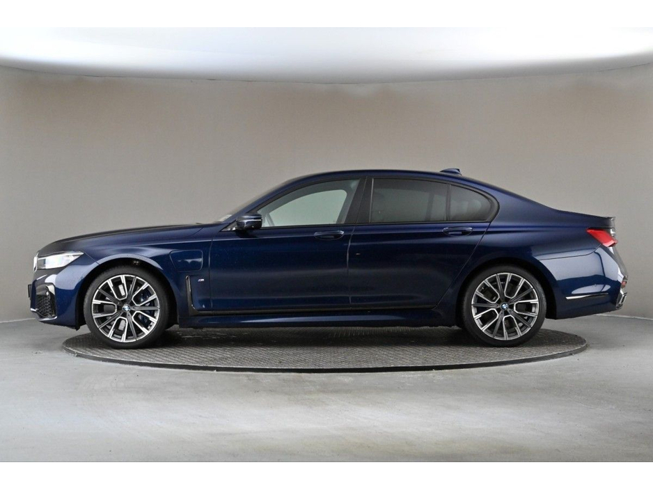 2020 BMW 7 Series - image 5