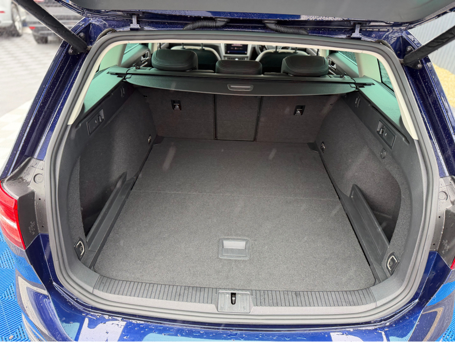 2020 Volkswagen Passat - image 33