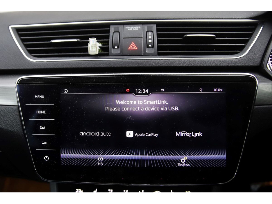 2020 Skoda Superb - image 19