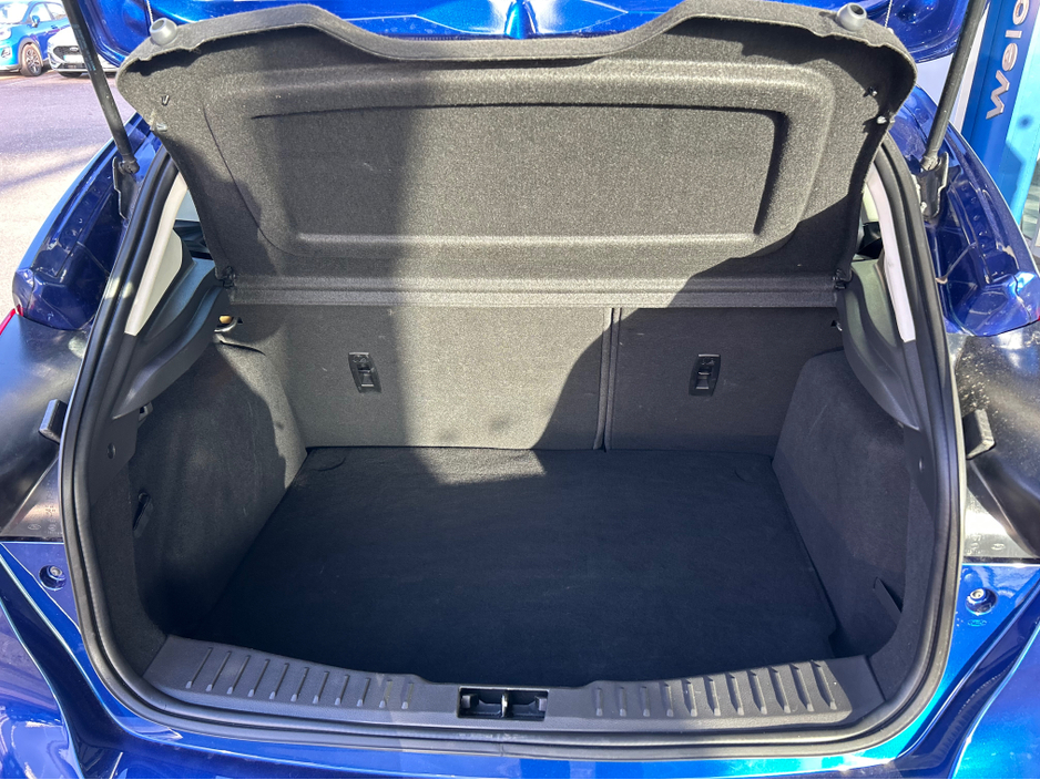 2018 Ford Focus - image 2