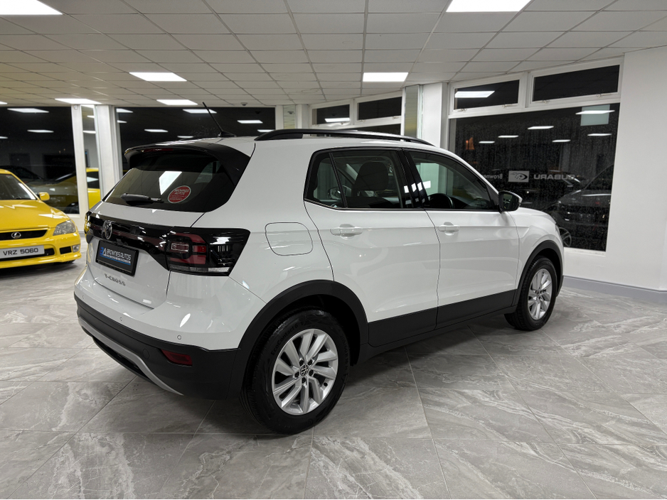 2021 Volkswagen T-Cross - image 9