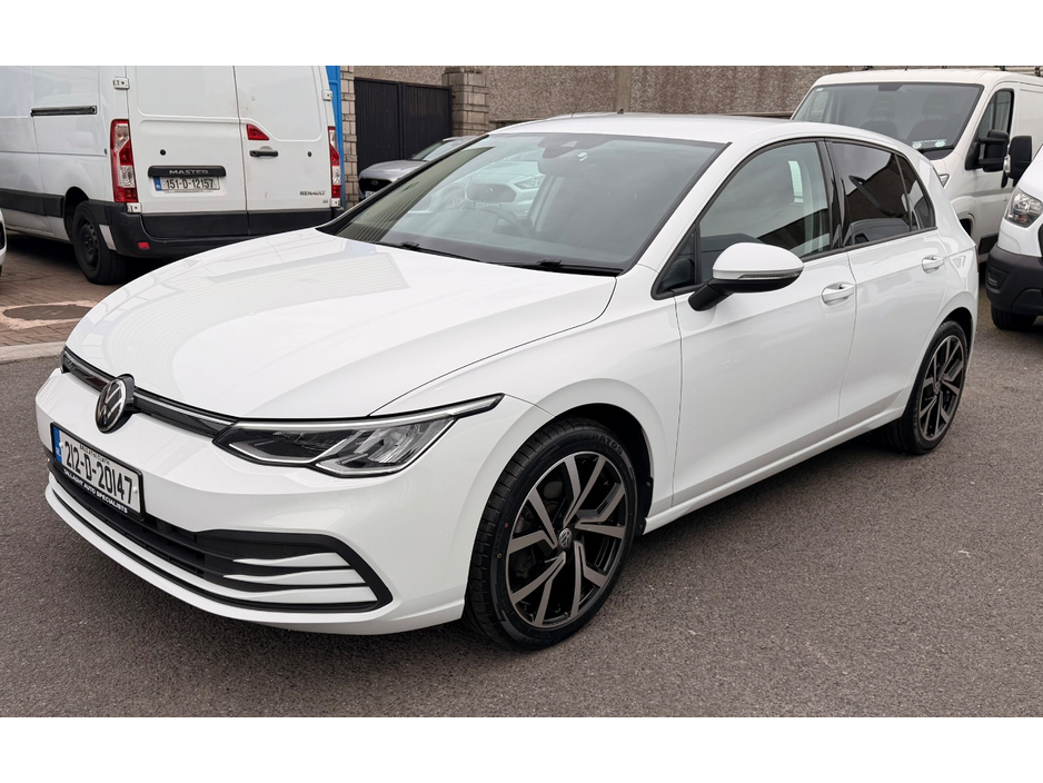 2021 Volkswagen Golf - image 12