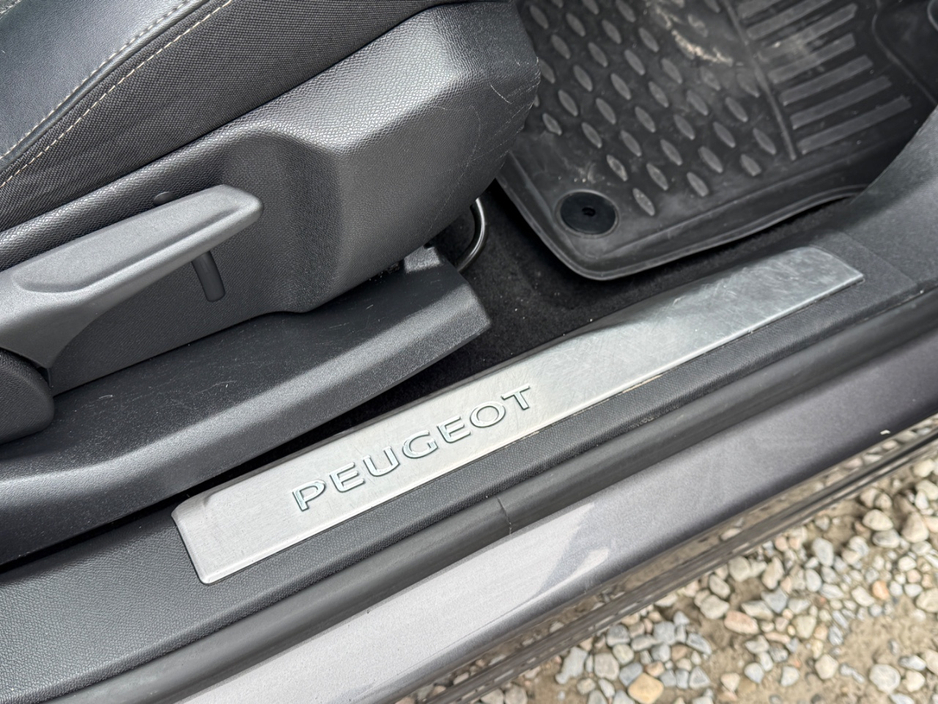 2021 Peugeot 3008 - image 19