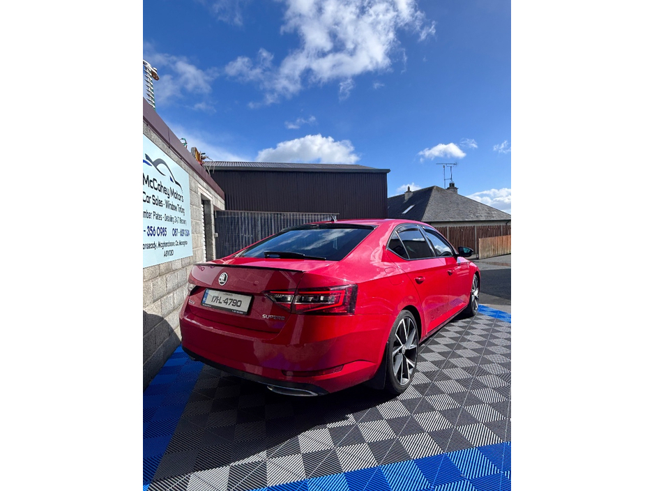 2017 Skoda Superb - image 3