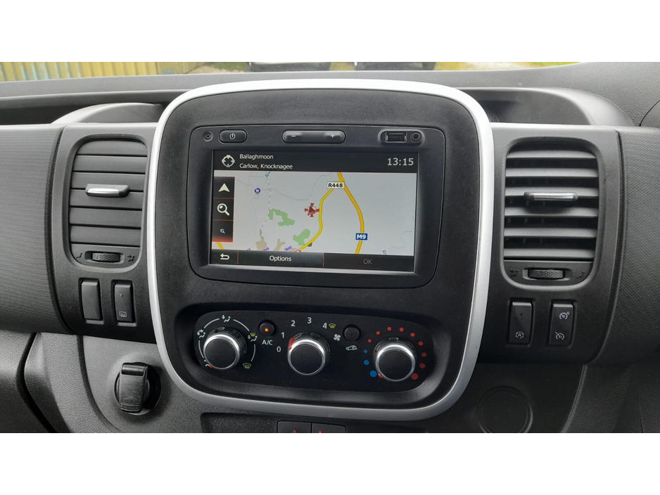 2021 Renault Trafic - image 8