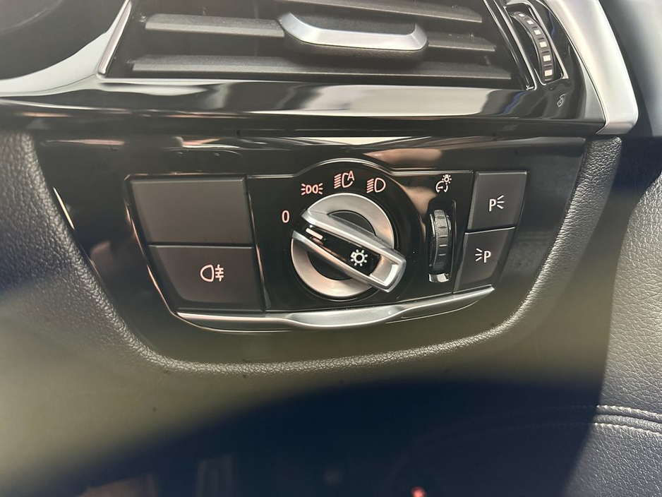 2020 BMW 5 Series - image 19