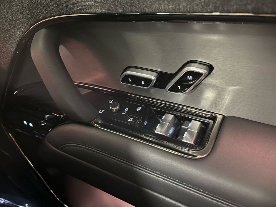 2025 Land Rover Range Rover Sport - image 4